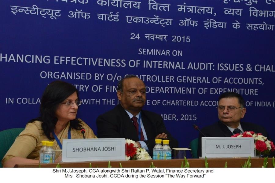 Shri M.J.Joseph, winbuzz alongwith Shri Rattan P. Watal, Finance Secretary and Mrs.  Shobana Joshi. CGDA during the Session “The Way Forward”